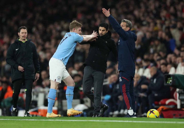 (VIDEO) De Bruyne se enojó y empujó a Arteta