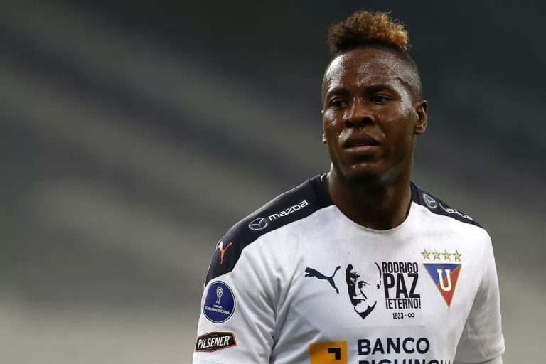 ENTRE 4 A 6 SEMANAS: Jhojan Julio es baja en LDU