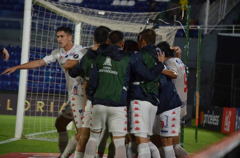 (VIDEO) NOCHE ÉPICA EN PARAGUAY: Nacional remontó ante S. Huancayo