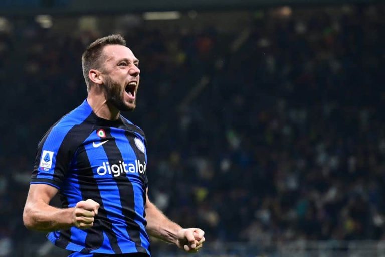 Aunque lo buscan en España: De Vrij negocia su renovación con el Inter