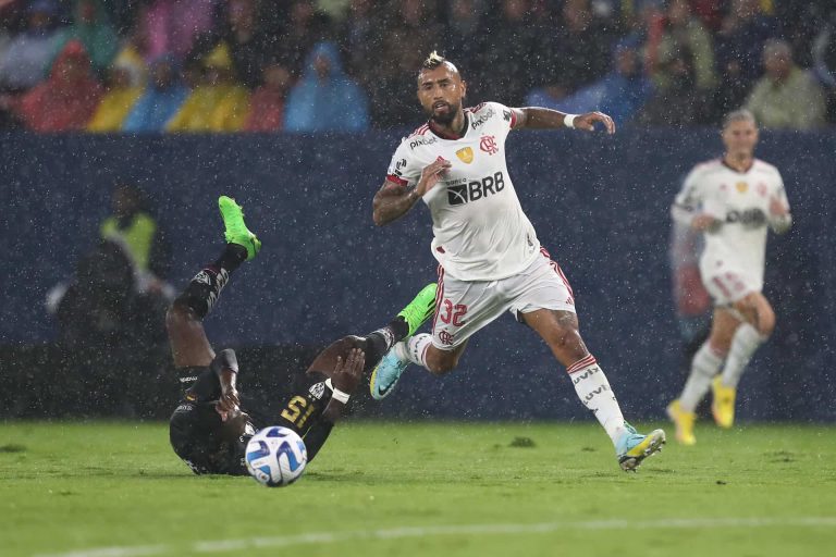 Medio chileno denuncia “el hostigamiento” hacia Arturo Vidal