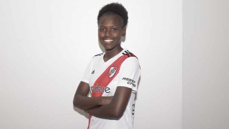 Tamara Angulo debutó en un duelo oficial con River