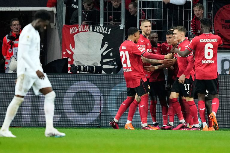 Con dos goles al hilo, Bayer Leverkusen gana a Bayern Münich