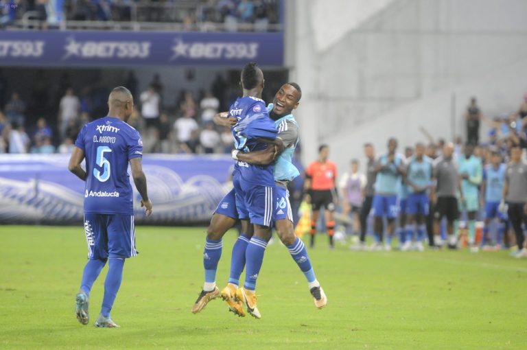 (VIDEO) POR LA MÍNIMA: Emelec superó a T. Universitario en el Capwell