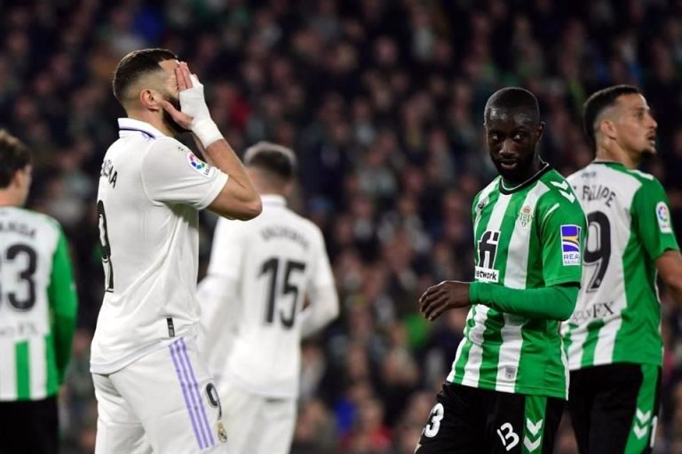 (VIDEO) Real Madrid tropieza ante Real Betis y queda a 9 puntos del Barça