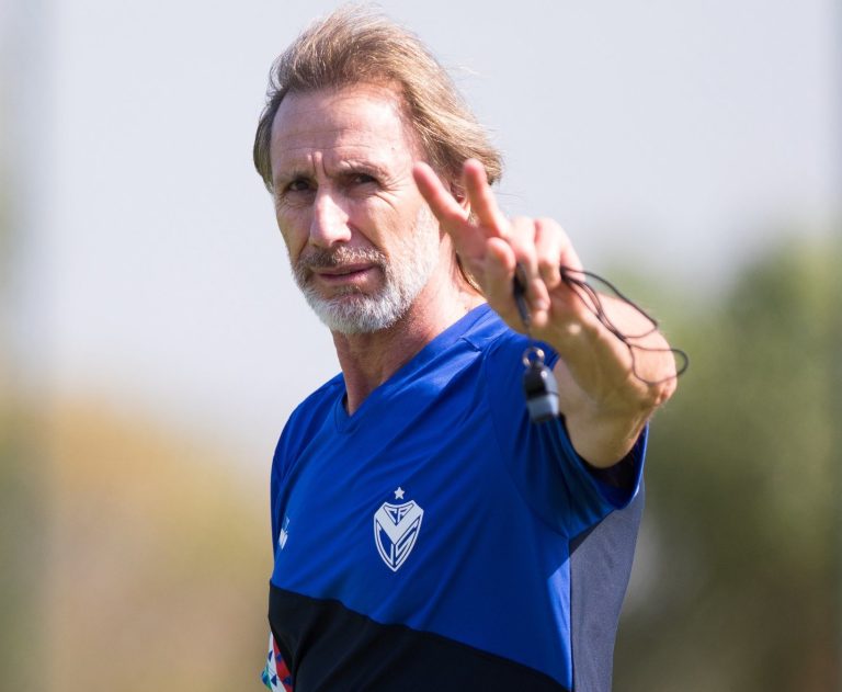 Ricardo Gareca ya luce los colores de Vélez