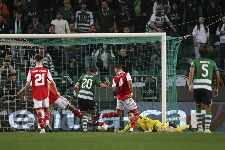(VIDEO) Arsenal sacó un empate de Lisboa en la Europa League