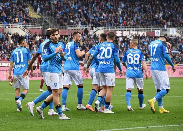 (VIDEO) Napoli goleó sin despeinarse en condición de visitante