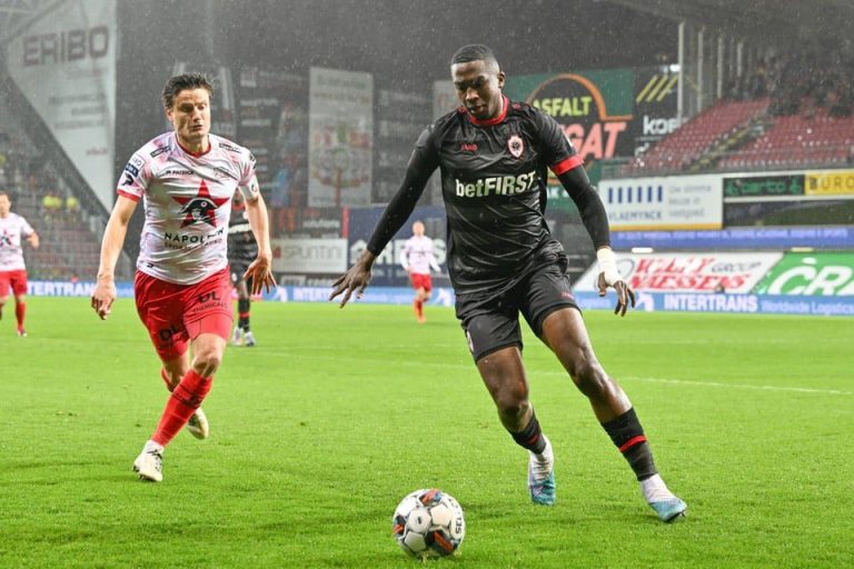 CON PACHO COMO TITULAR: Victoria del Royal Antwerp en Bélgica