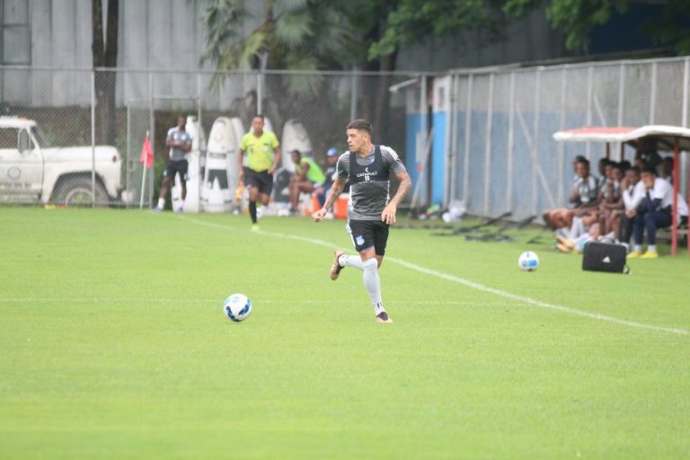 APROVECHANDO LA ‘PARA’: Emelec se impuso a Rocafuerte