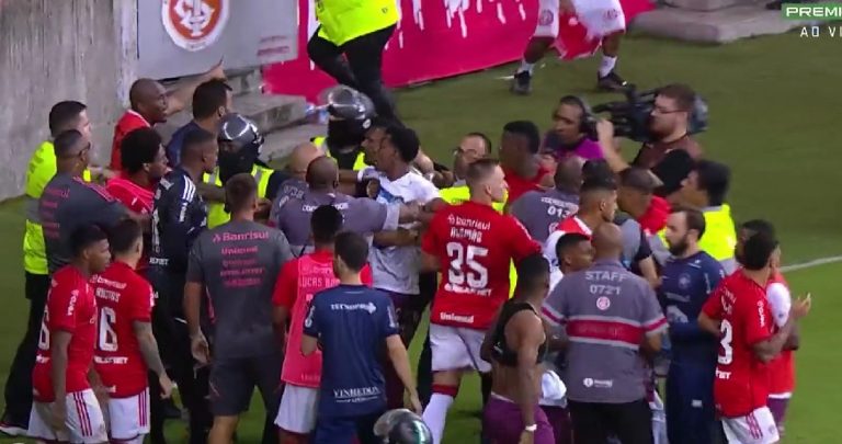 (VIDEO) LAMENTABLE: Brutal pelea entre jugadores de Internacional y Caxias en Brasil