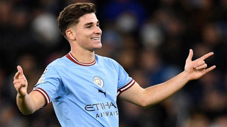 Julián Álvarez renovó su contrato con Manchester City