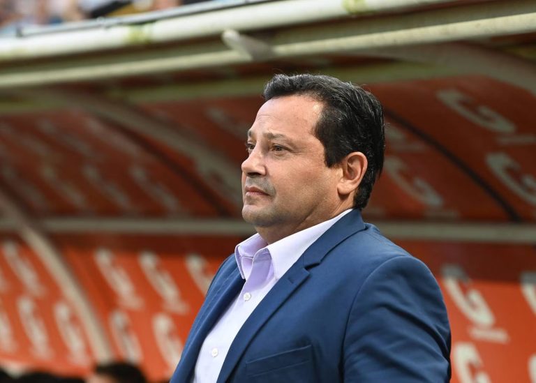 DT fue despedido por insultos racistas contra uno de sus jugadores