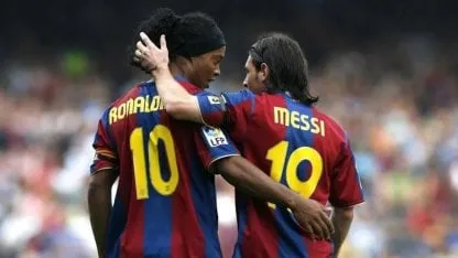 Ronaldinho: “Sería lindo que Messi acabe su carrera en el Barça”