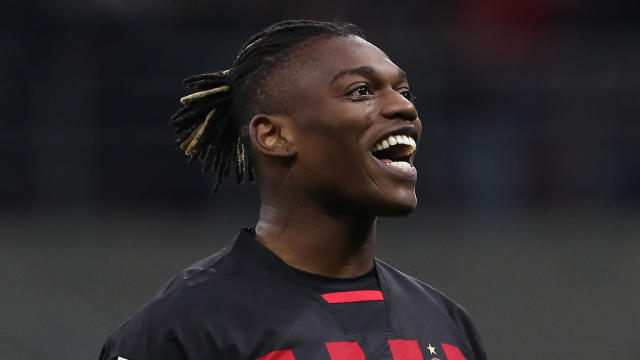 Rafael Leao es seguido de cerca por PSG