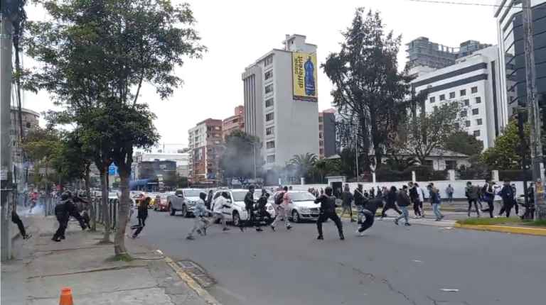 (VIDEO) Reportan enfrentamientos entre hinchas de El Nacional y LDU