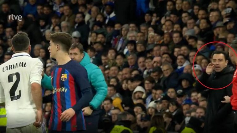 (VIDEO) El pique Xavi-Carvajal: “Tonto, que eres un tonto”