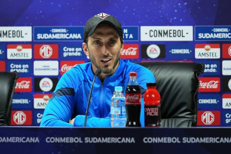 Luis Zubeldía: “Hicimos un muy buen fútbol con buenas transiciones”