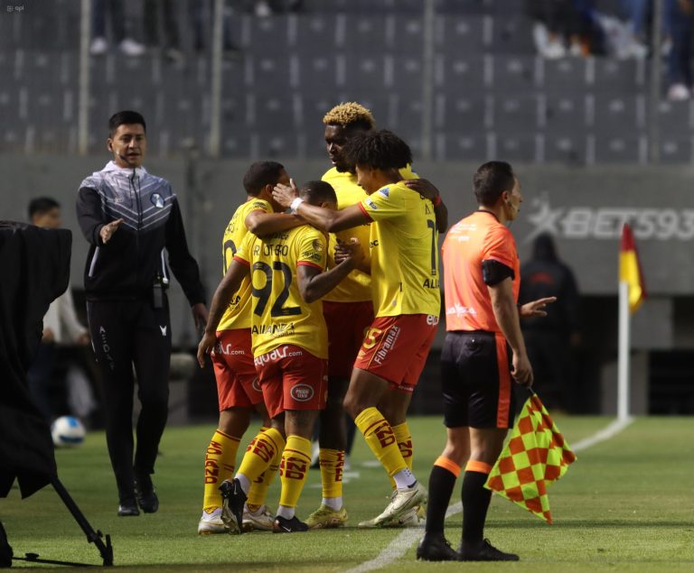 (VIDEO) ‘DEGOLLAN’ AL BOMBILLO: Aucas superó a Emelec en Chillogallo