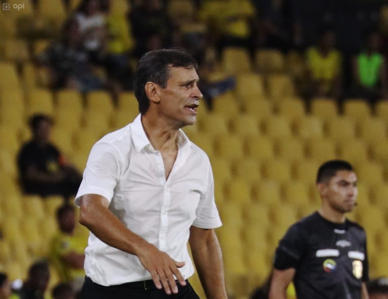 Fabián Bustos: “Nunca se me cruzó por la cabeza renunciar”