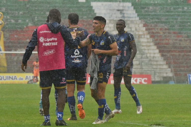 GOLEADA ‘CETÁCEA’: Delfín venció a Mushuc Runa en Portoviejo