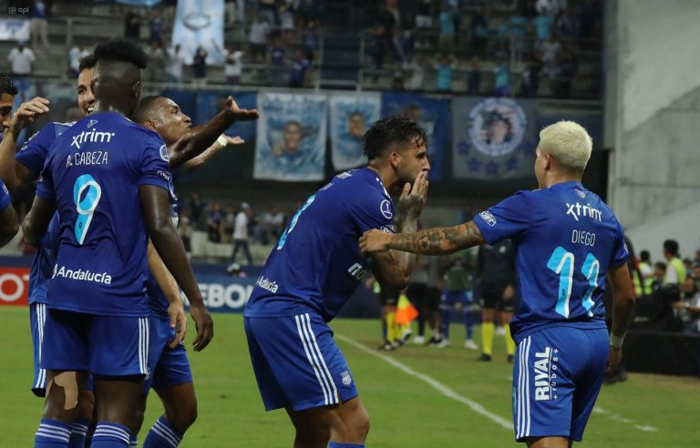 (VIDEO) POR LA MÍNIMA: Emelec derrotó a Huracán bajo una intensa lluvia