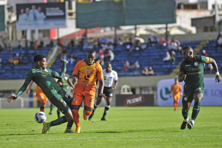 ¿ROJAS? SÍ ¿GOLES? NO: Libertad y Orense igualaron en Loja