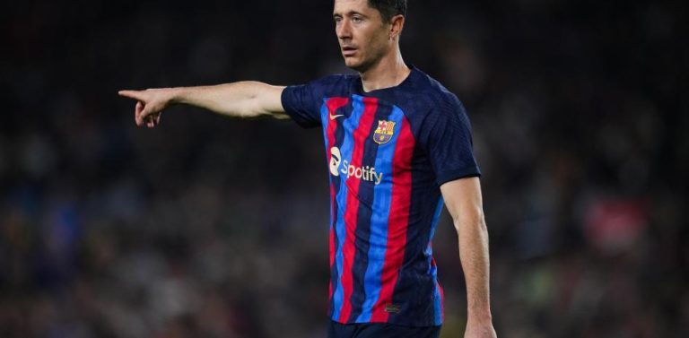 Lewandowski: “Espero jugar con Messi la próxima temporada”