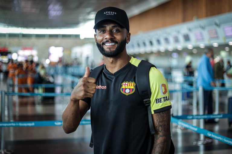 (FOTOS-VIDEO) BSC llegó a Paraguay para su debut en la Copa Libertadores