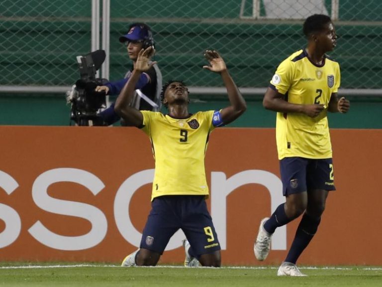 (FOTO) ALARMAS EN LA TRI SUB-20: Justin Cuero salió lesionado con IDV Juniors