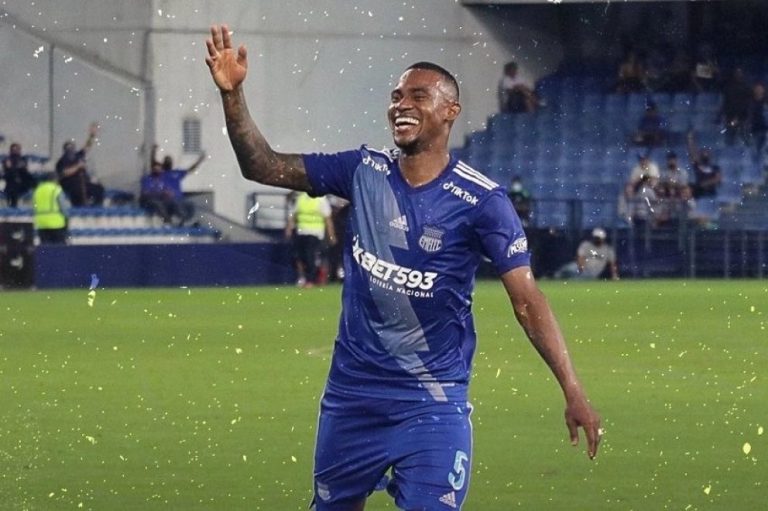 (COMUNICADO) Dixon Arroyo se despidió de Emelec