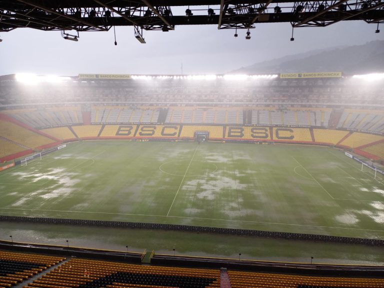 POR LAS FUERTES LLUVIAS: Se retrasó el partido entre Colombia y Chile