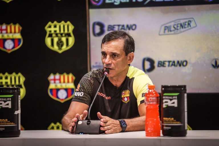 Bustos: “El día a día de los delanteros de BSC está muy peleado”