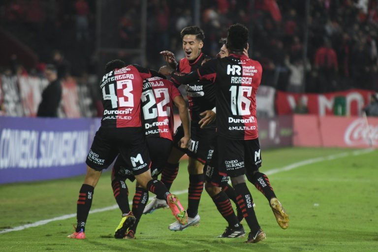 (VIDEO) GOL Y ASISTENCIA: Djorkaeff Reasco, figura con Newell’s por Sudamericana