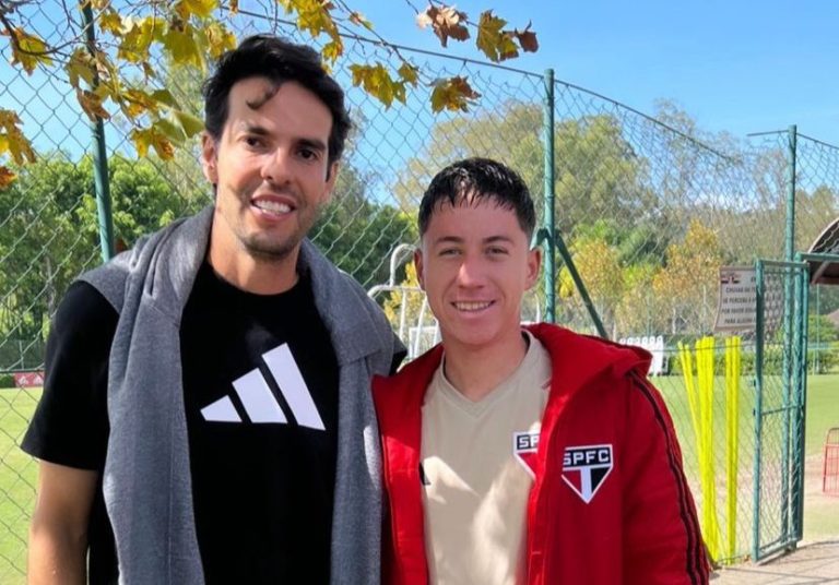 (FOTO) El ex LDU, Juan Macias, se encontró con Ricardo Kaká