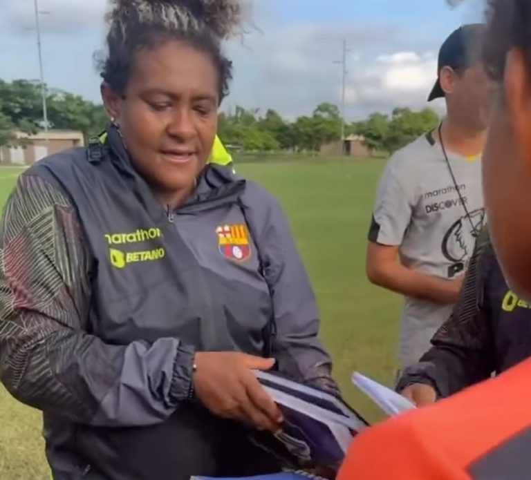 (VIDEO) Aparte del entrenamiento… DT del BSC Femenino ¡envía tarea!