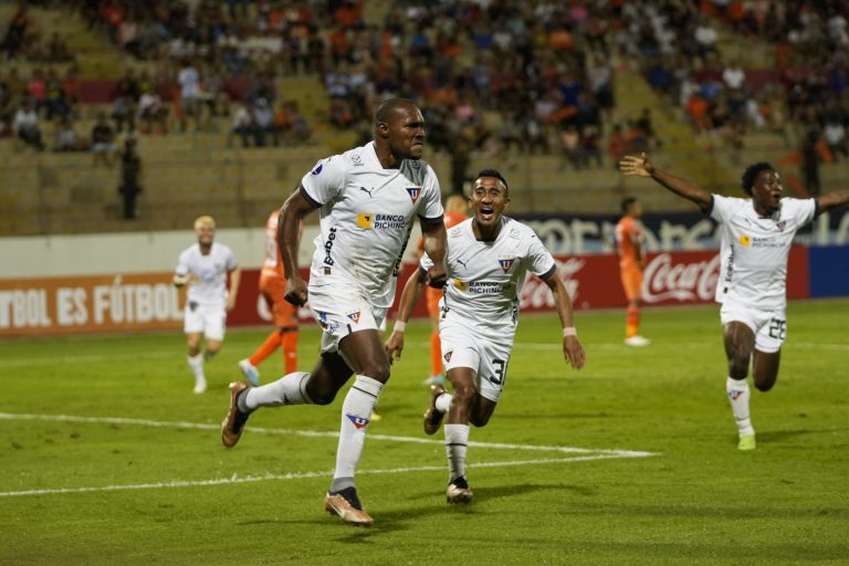 (VIDEO) SOBRE EL FINAL: LDU derrotó a U. César Vallejo en Perú