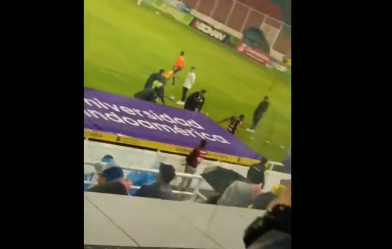 (VIDEO) Enzo Fernández y Cumbicus discutieron en pleno partido
