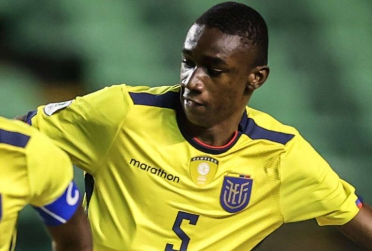 Noticia Banco Guayaquil // A UN PASO DEL SHAKHTAR: Denil Castillo viajó para los chequeos médicos