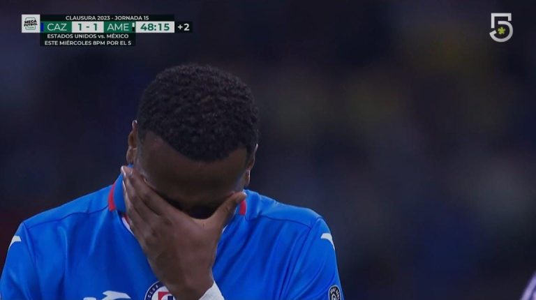 (VIDEO) SALIÓ ENTRE LÁGRIMAS: Michael Estrada fue expulsado en el clásico ante América