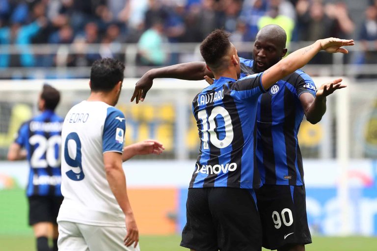 (VIDEO) Inter remonta a la Lazio y allana el camino del título al Nápoles