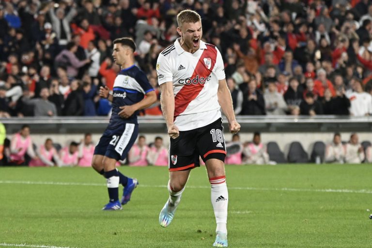 (VIDEO) River Plate goleó a Gimnasia y lidera en solitario la liga argentina