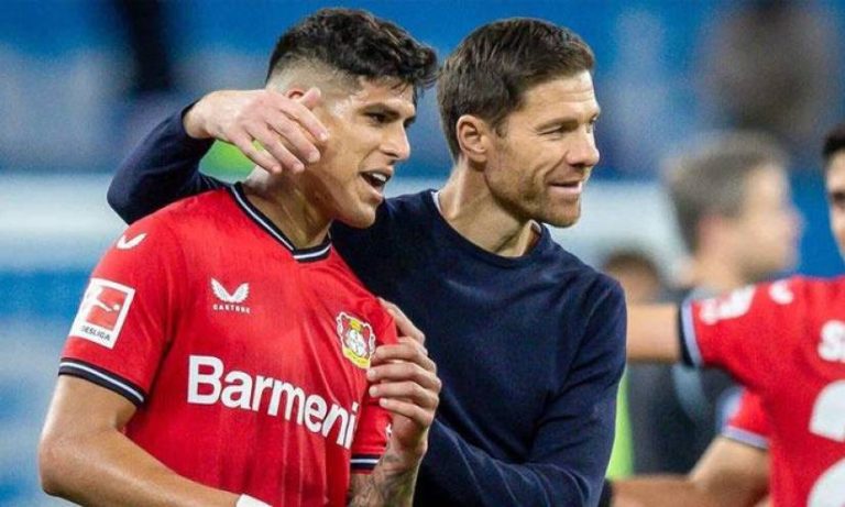 Diario español menciona que Piero Hincapié es “El Káiser de Xabi Alonso”