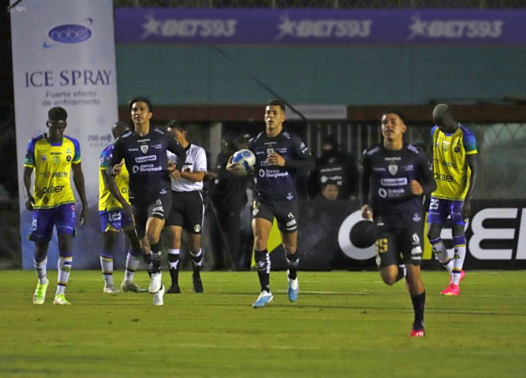 IDV remontó y se mantiene como líder absoluto de la LigaPro