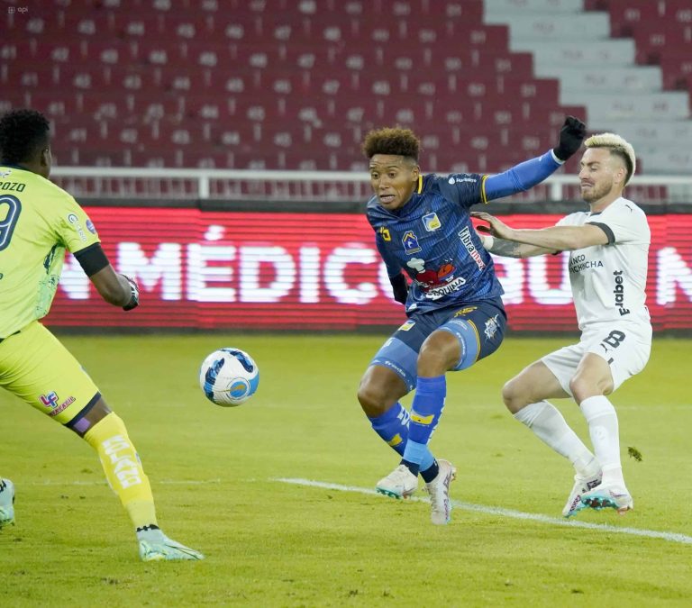 LDU SE ALEJA DEL OBJETIVO: Delfín se llevó un valioso empate de Casa Blanca