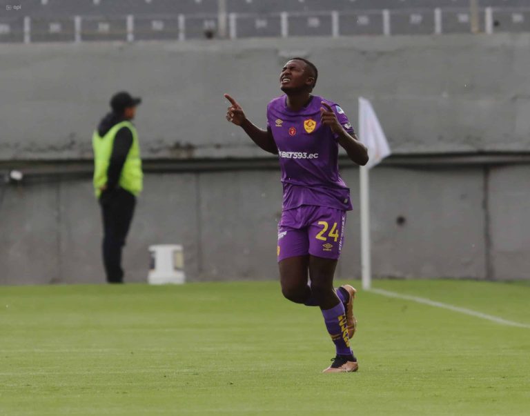 NO SE BAJA DE LA PELEA: Aucas derrotó por la mínima a Gualaceo