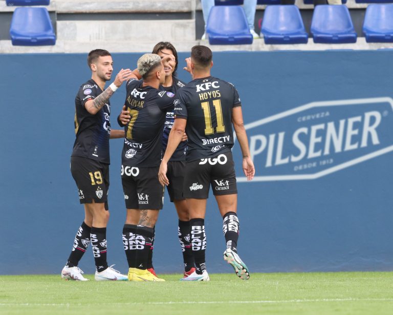 NADIE LOS DETIENE: Contundente goleada de IDV a Guayaquil City