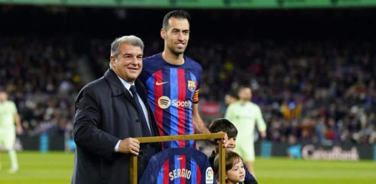 Laporta: “Busquets forma parte de nuestro escudo”