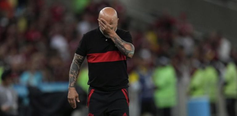 Sampaoli recibe burlas en Brasil por jugar con el portero como organizador del juego