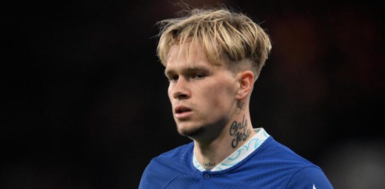 Detienen al hombre que apuntó con un láser a jugador del Chelsea